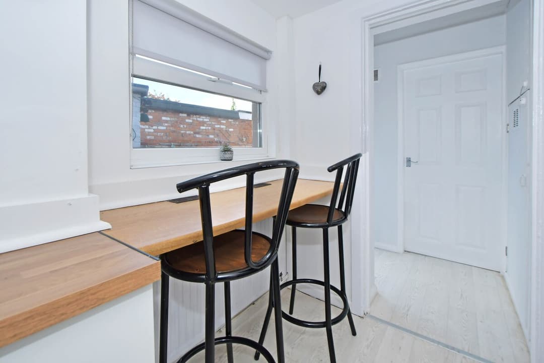 Entire 3 Bedroom 2 Bathroom Home In Cheshire East - View 6