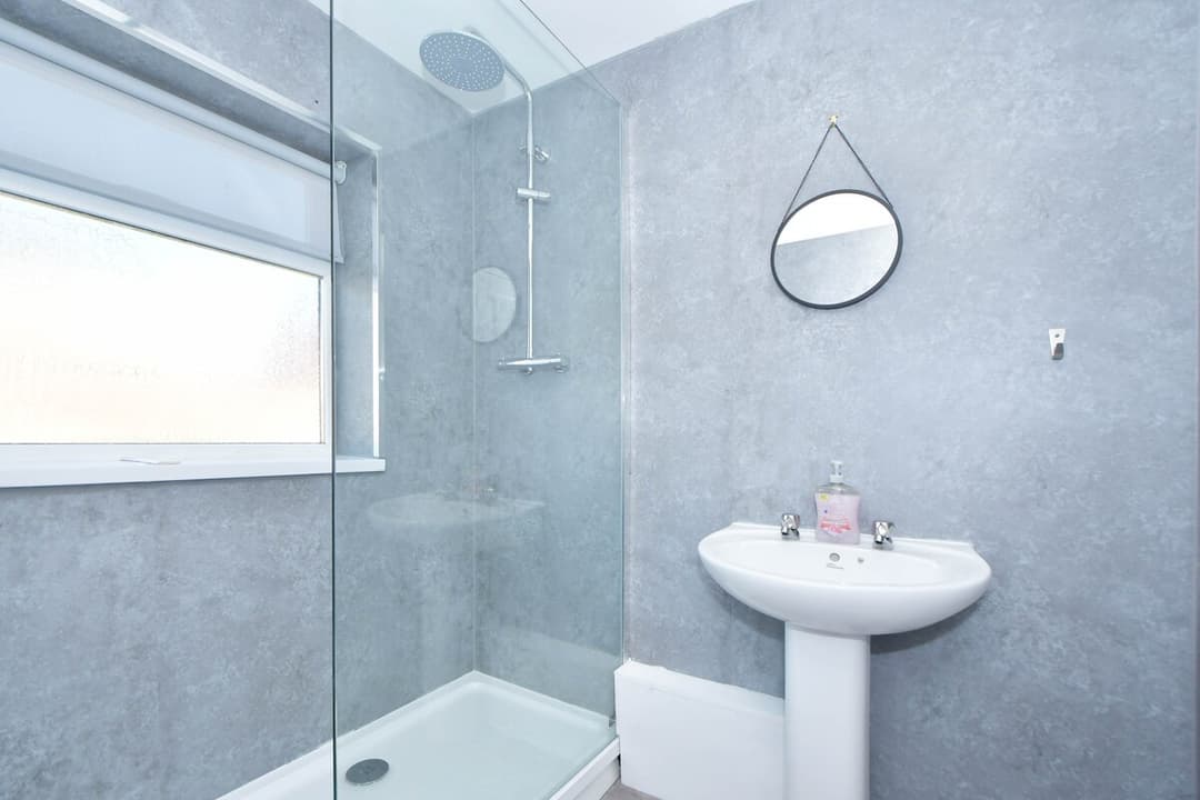 Entire 3 Bedroom 2 Bathroom Home In Cheshire East - View 8