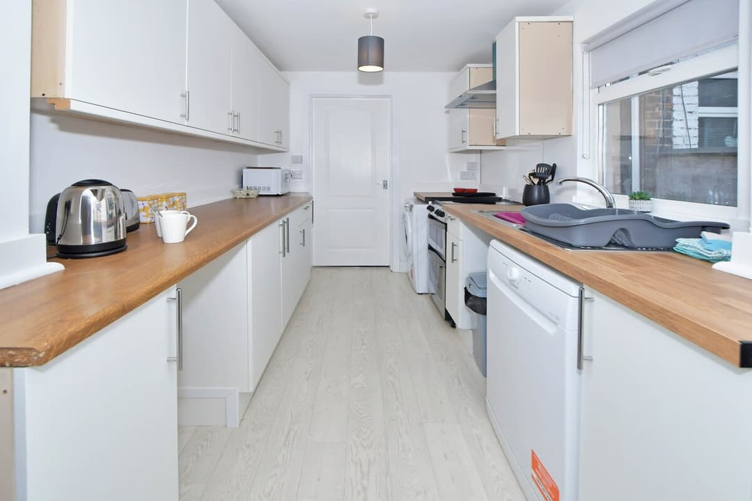 Entire 3 Bedroom 2 Bathroom Home In Cheshire East - View 11