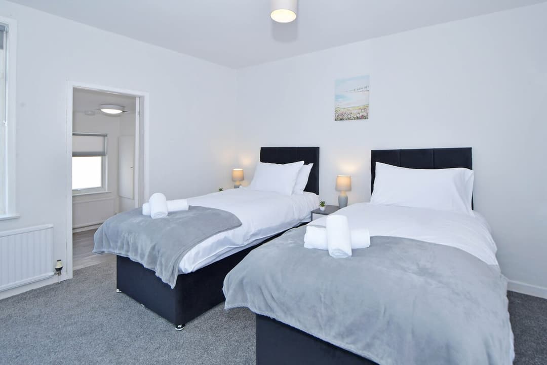 Entire 3 Bedroom 2 Bathroom Home In Cheshire East - View 53