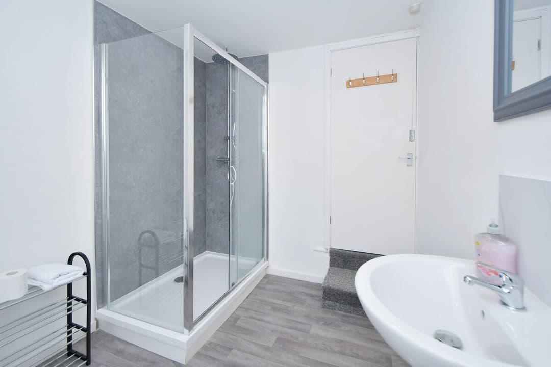 Entire 3 Bedroom 2 Bathroom Home In Cheshire East - View 59