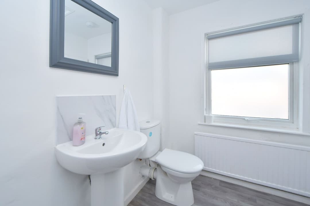 Entire 3 Bedroom 2 Bathroom Home In Cheshire East - View 60