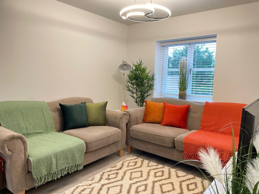 Stylish 2 Bedroom Flat Near Bicester Village - View 2