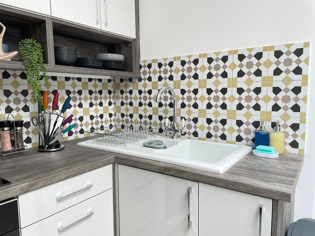 Stylish 2 Bedroom Flat Near Bicester Village - View 4