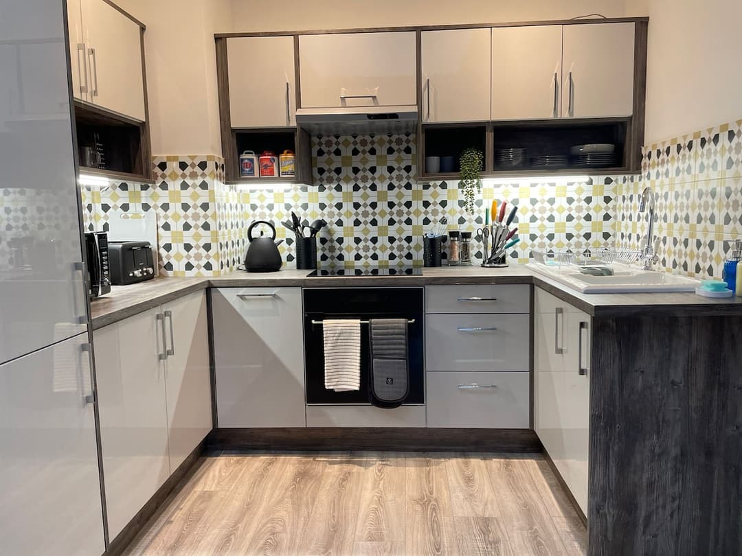 Stylish 2 Bedroom Flat Near Bicester Village - View 10