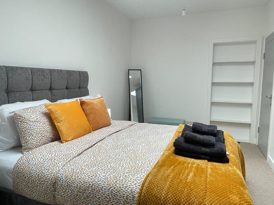 Stylish 2 Bedroom Flat Near Bicester Village - View 24