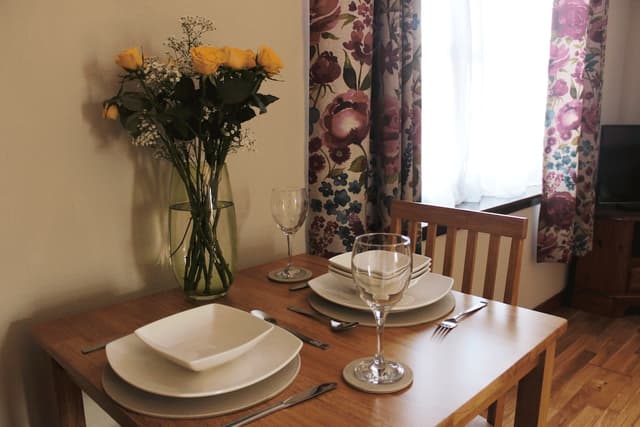 Centrally Located 1 Bedroom Ground Floor Flat, 5 Min Walk From Centre - View 1