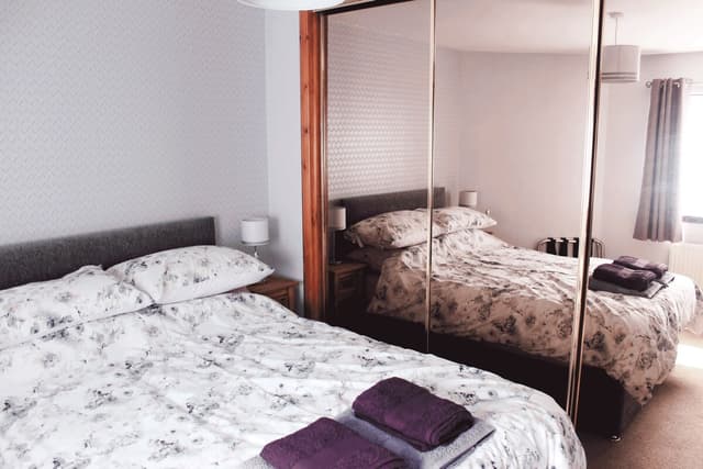 Centrally Located 1 Bedroom Ground Floor Flat, 5 Min Walk From Centre - View 3