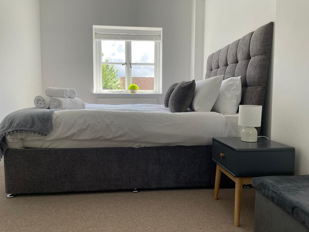 Spacious 2 Bedroom Flat in Bicester - View 24