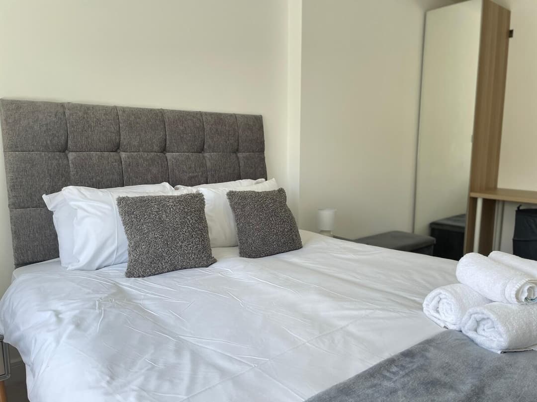 Spacious 2 Bedroom Flat in Bicester - View 25