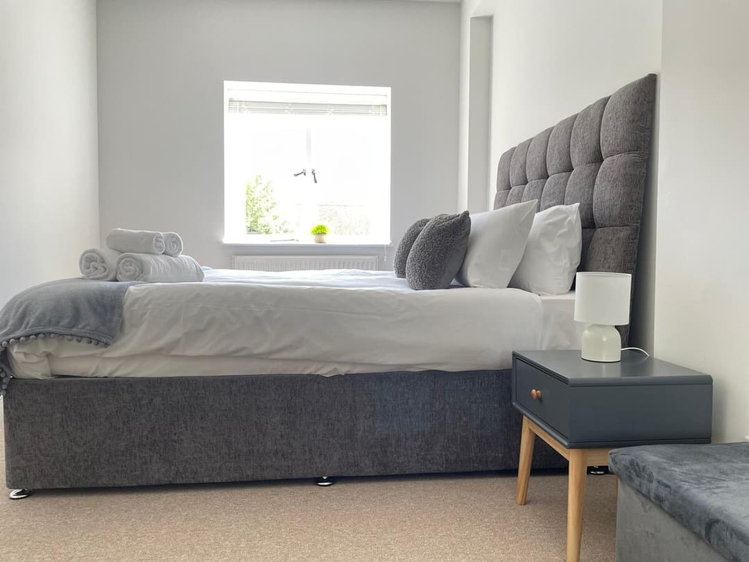 Spacious 2 Bedroom Flat in Bicester - View 2