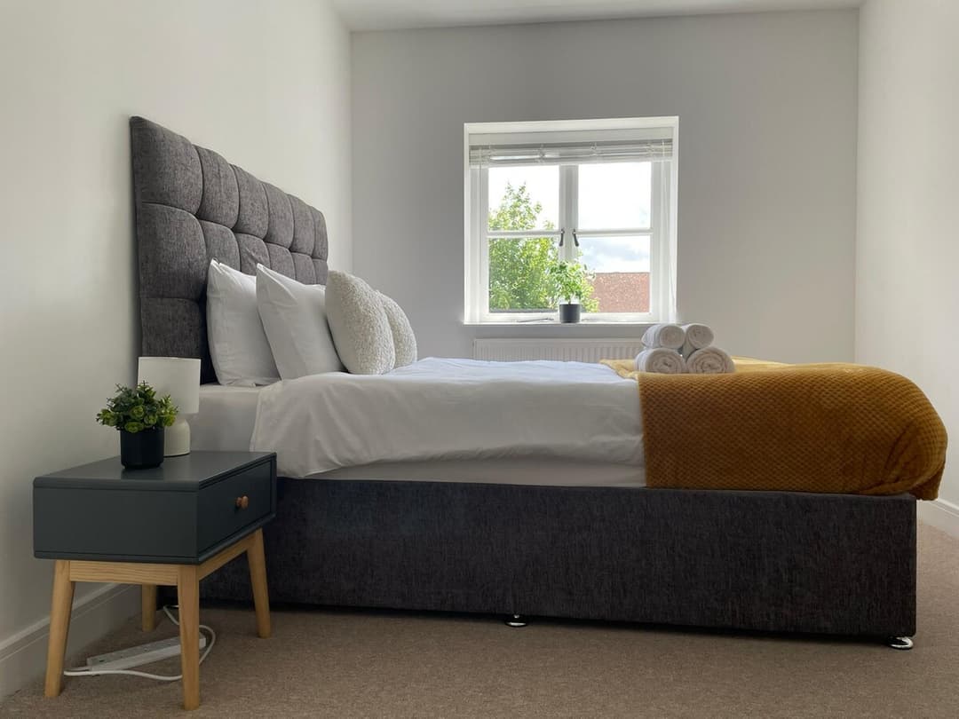 Spacious 2 Bedroom Flat in Bicester - View 3