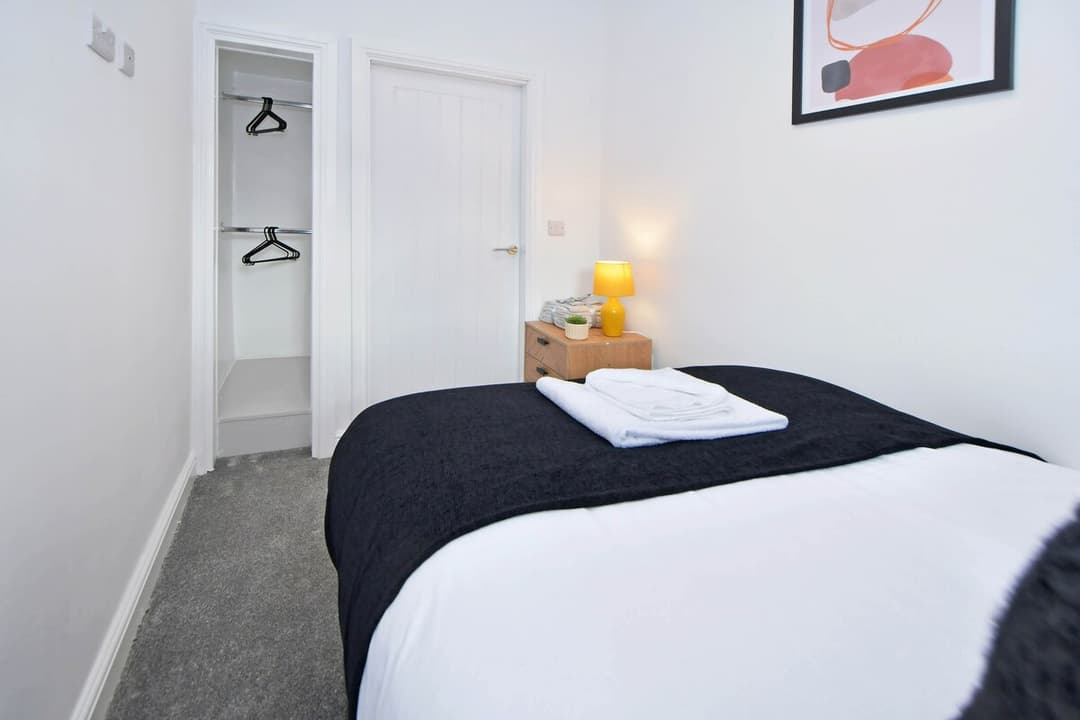 5 Bedroom 3 Bathroom Entire Home In Cheshire East, United Kingdom - View 10