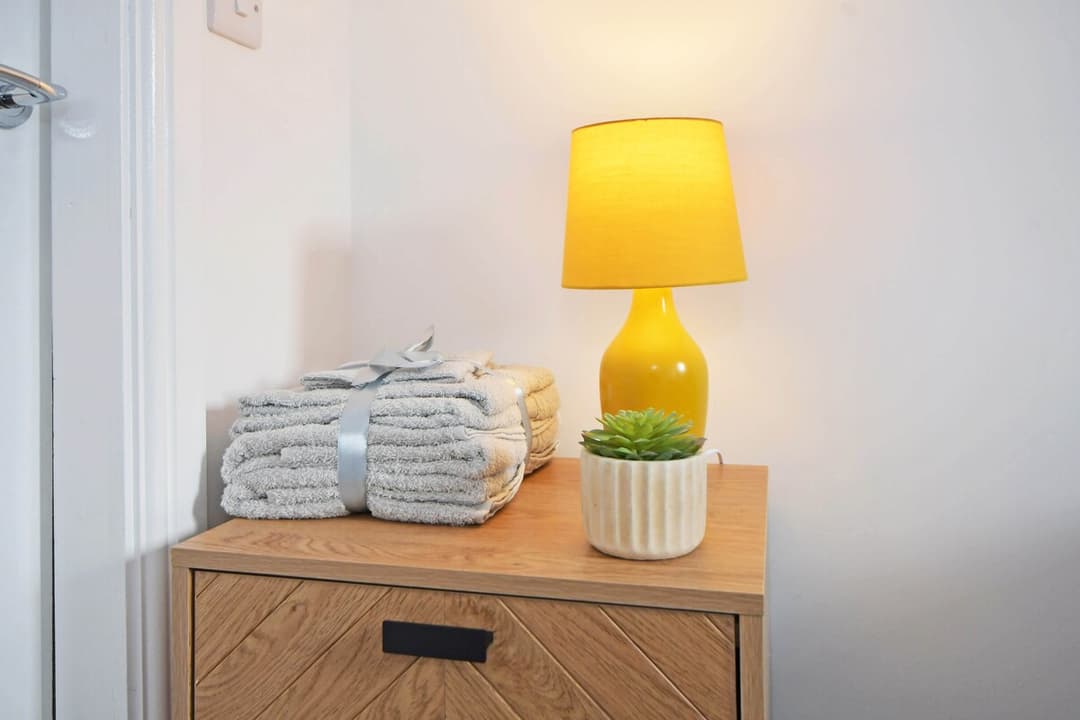 5 Bedroom 3 Bathroom Entire Home In Cheshire East, United Kingdom - View 12