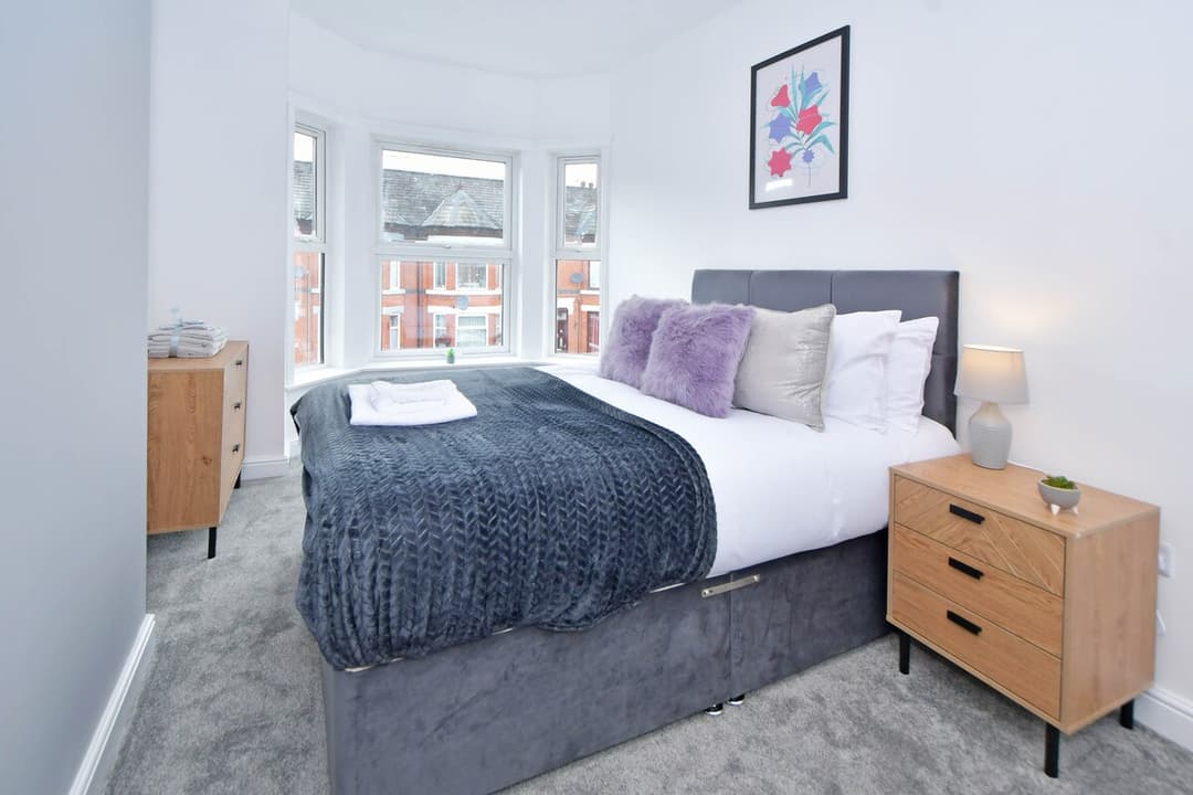 5 Bedroom 3 Bathroom Entire Home In Cheshire East, United Kingdom - View 17