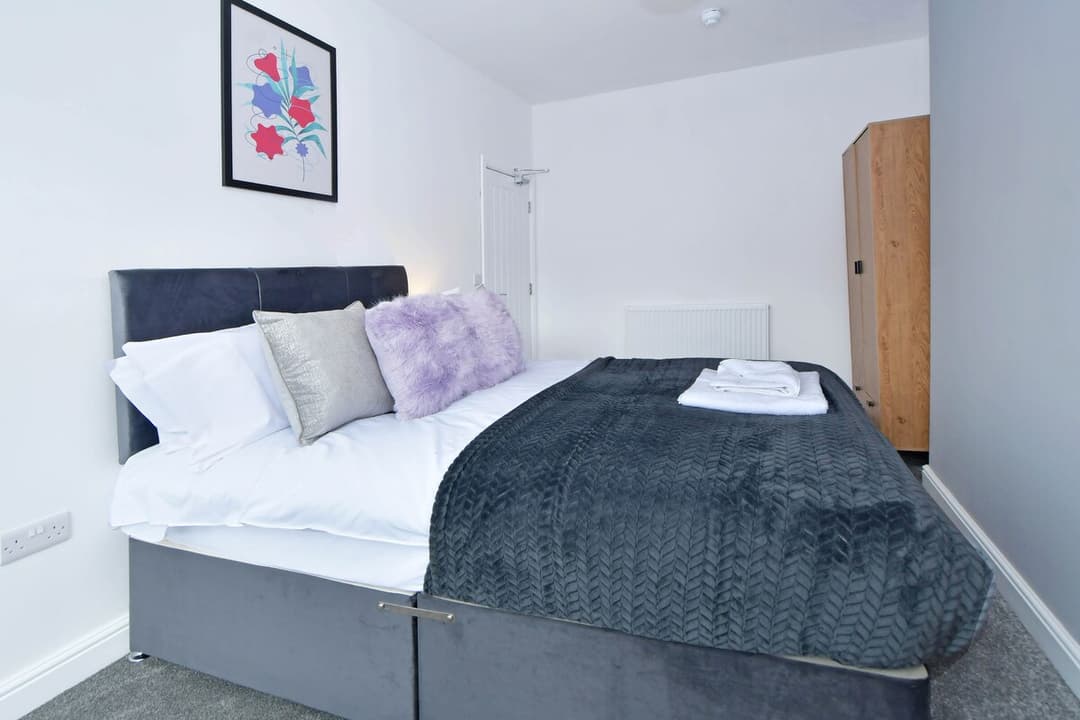 5 Bedroom 3 Bathroom Entire Home In Cheshire East, United Kingdom - View 19