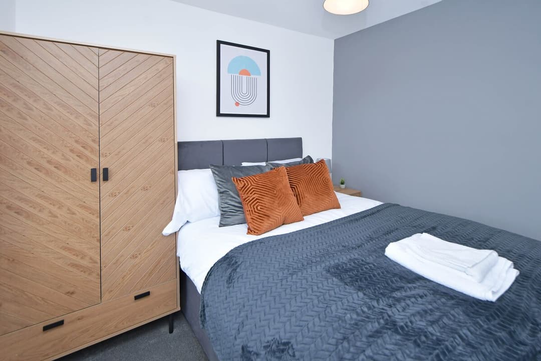 5 Bedroom 3 Bathroom Entire Home In Cheshire East, United Kingdom - View 25
