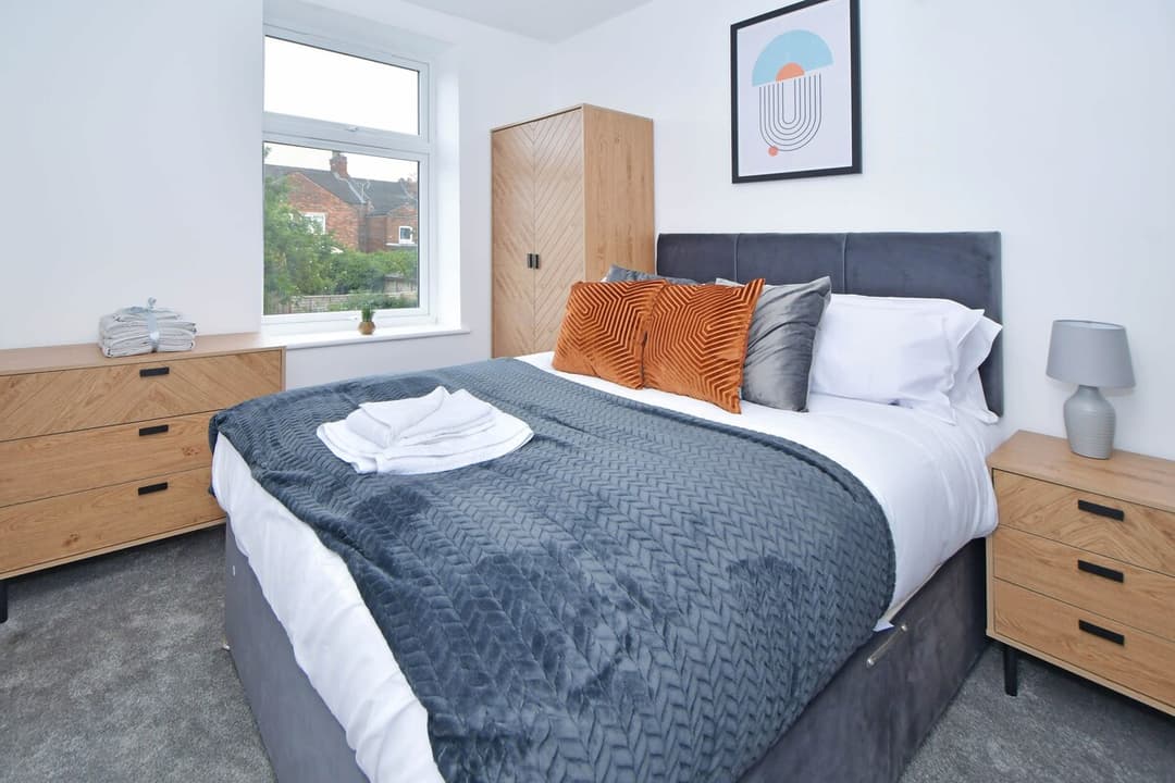 5 Bedroom 3 Bathroom Entire Home In Cheshire East, United Kingdom - View 28