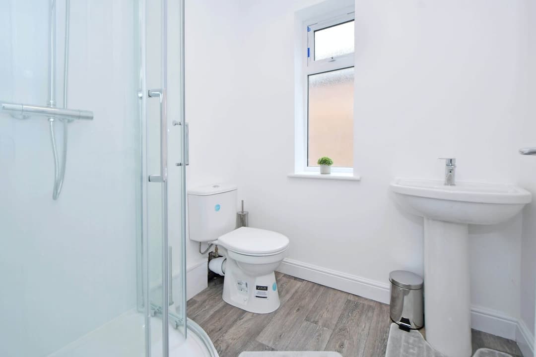 5 Bedroom 3 Bathroom Entire Home In Cheshire East, United Kingdom - View 30