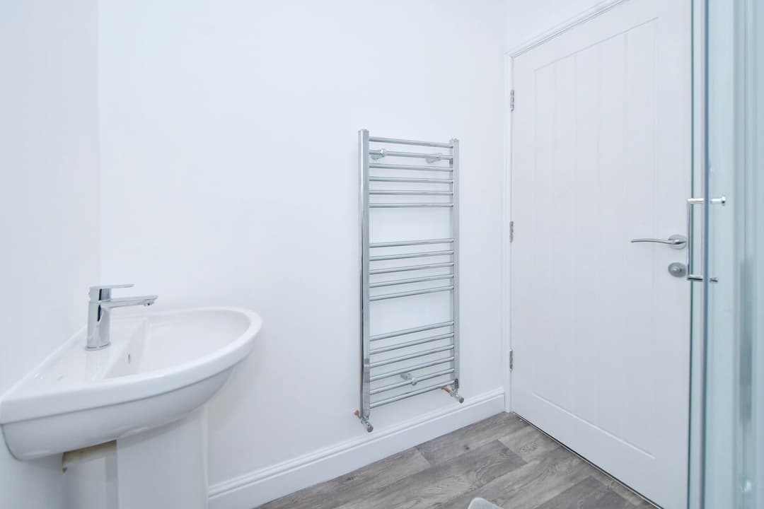 5 Bedroom 3 Bathroom Entire Home In Cheshire East, United Kingdom - View 31