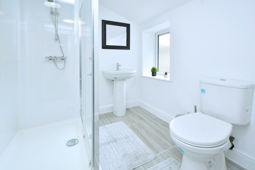 5 Bedroom 3 Bathroom Entire Home In Cheshire East, United Kingdom - View 32