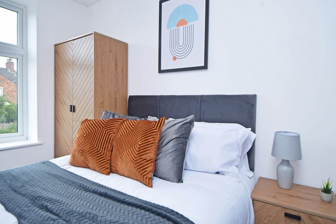 5 Bedroom 3 Bathroom Entire Home In Cheshire East, United Kingdom - View 36