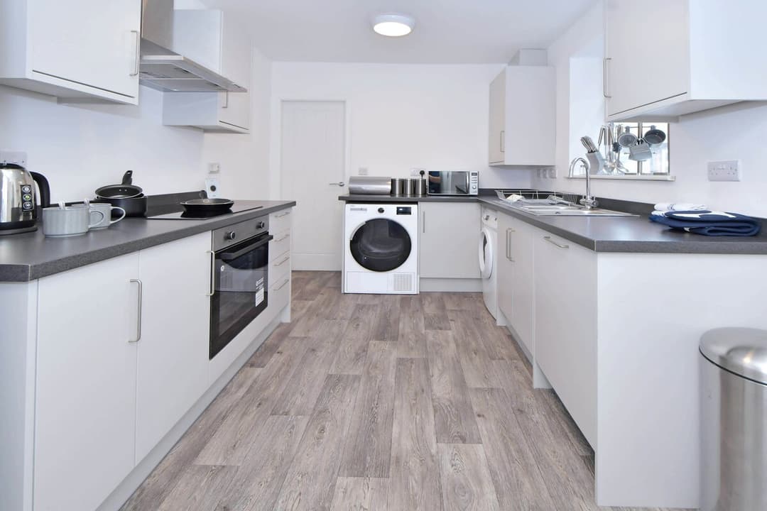 5 Bedroom 3 Bathroom Entire Home In Cheshire East, United Kingdom - View 37