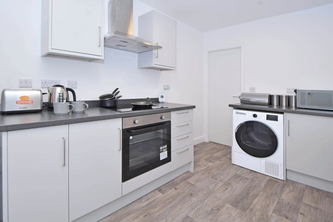 5 Bedroom 3 Bathroom Entire Home In Cheshire East, United Kingdom - View 39