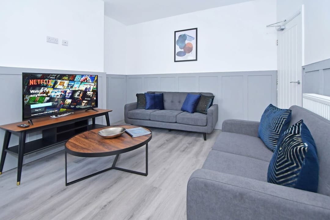 5 Bedroom 3 Bathroom Entire Home In Cheshire East, United Kingdom - View 45