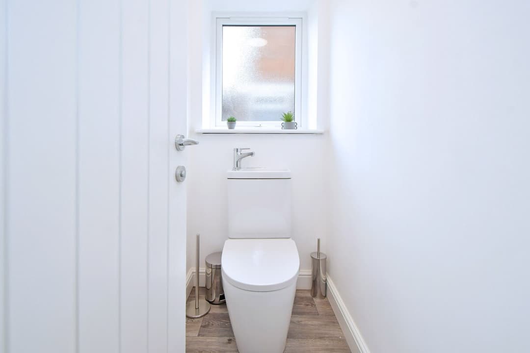 5 Bedroom 3 Bathroom Entire Home In Cheshire East, United Kingdom - View 47