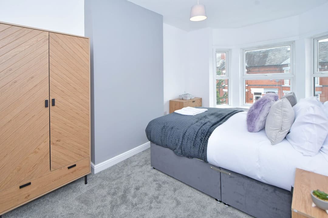 5 Bedroom 3 Bathroom Entire Home In Cheshire East, United Kingdom - View 62