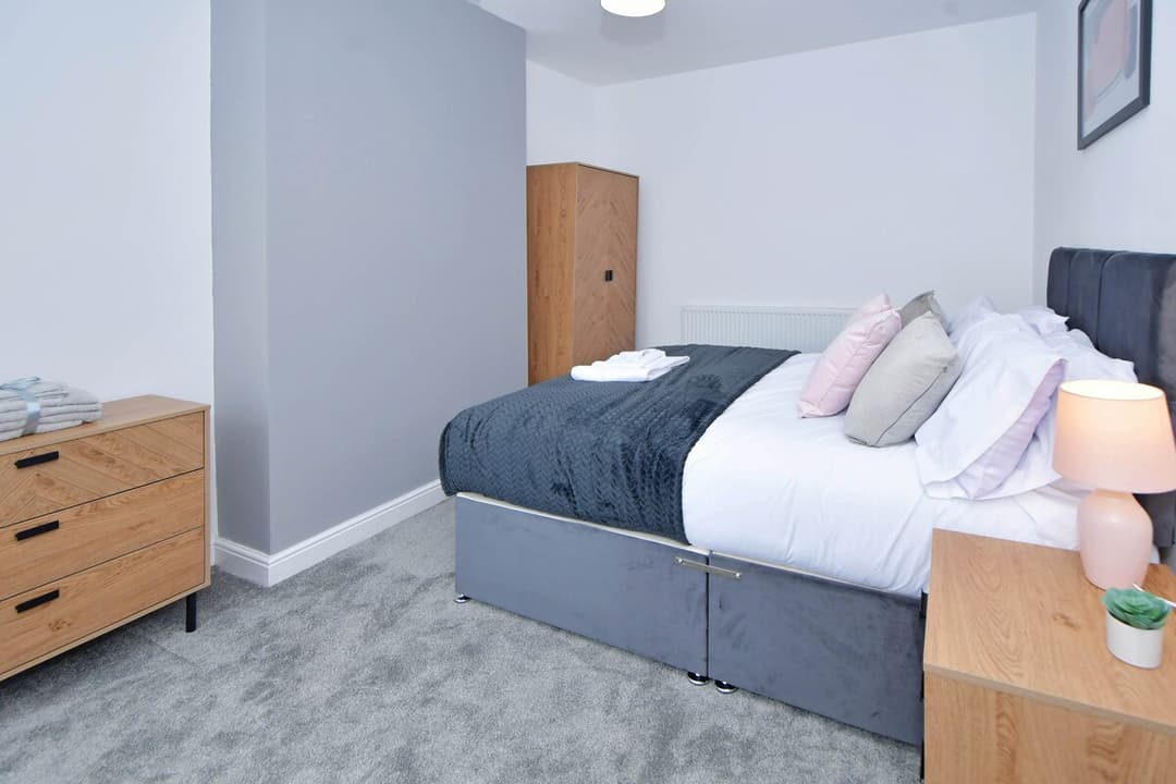 5 Bedroom 3 Bathroom Entire Home In Cheshire East, United Kingdom - View 66