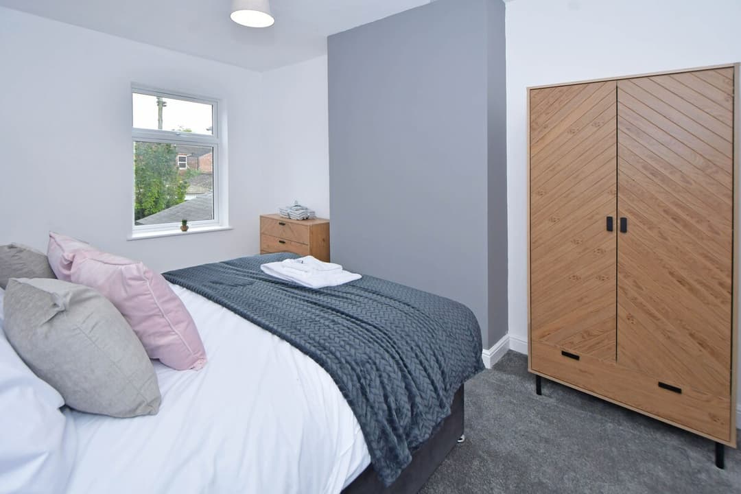 5 Bedroom 3 Bathroom Entire Home In Cheshire East, United Kingdom - View 67