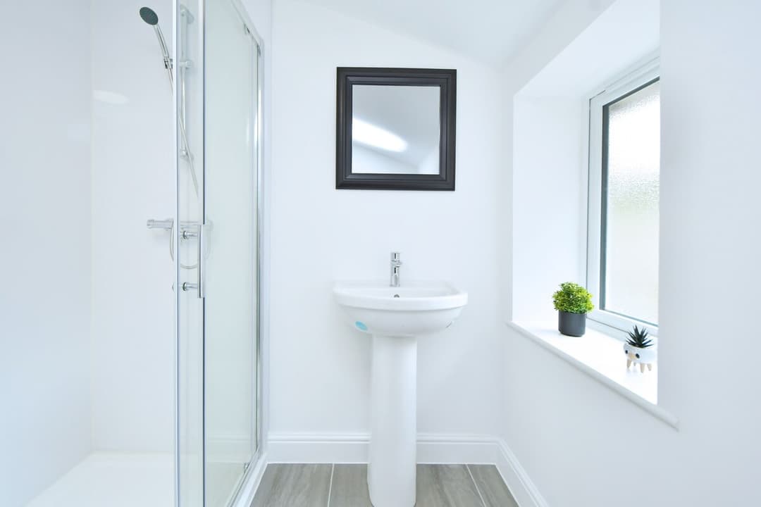 5 Bedroom 3 Bathroom Entire Home In Cheshire East, United Kingdom - View 76