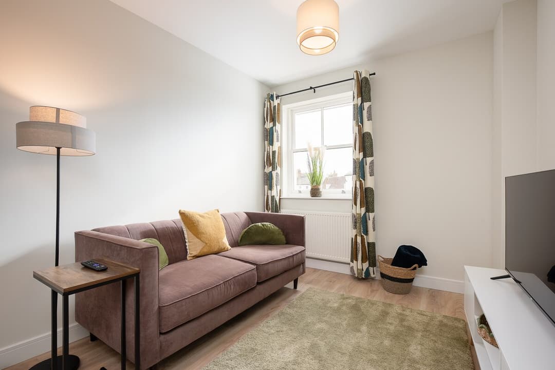 Unique 2bedroom Flat In Bicester Near Village - View 1
