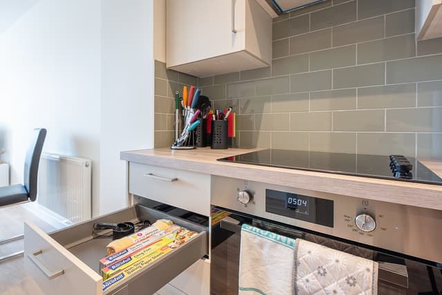 Unique 2bedroom Flat In Bicester Near Village - View 3