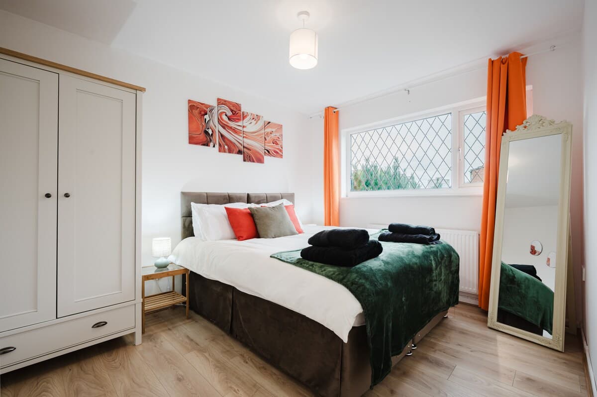 3 Bedroom • 2 Bath • 2 Car Park • City Centre