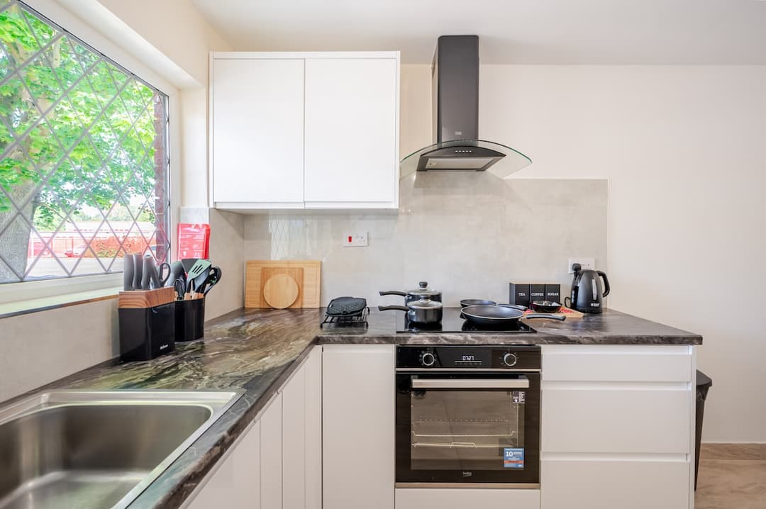 3 Bedroom • 2 Bath • 2 Car Park • City Centre - View 9