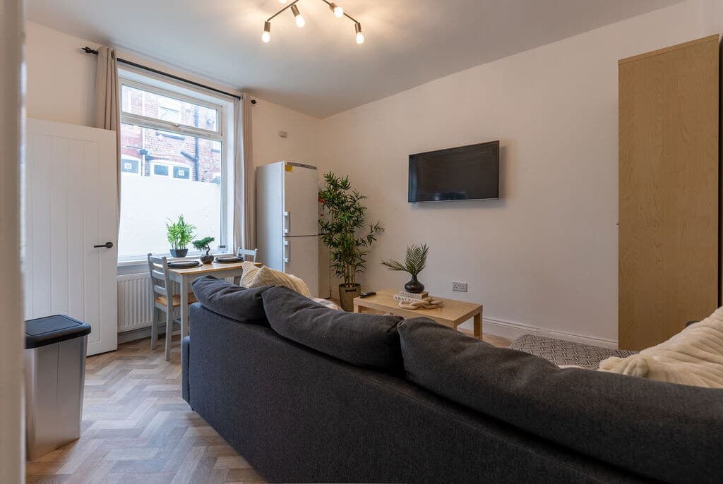 1 Bed Apt By Co-op Live | City Centre | Hospital - View 3