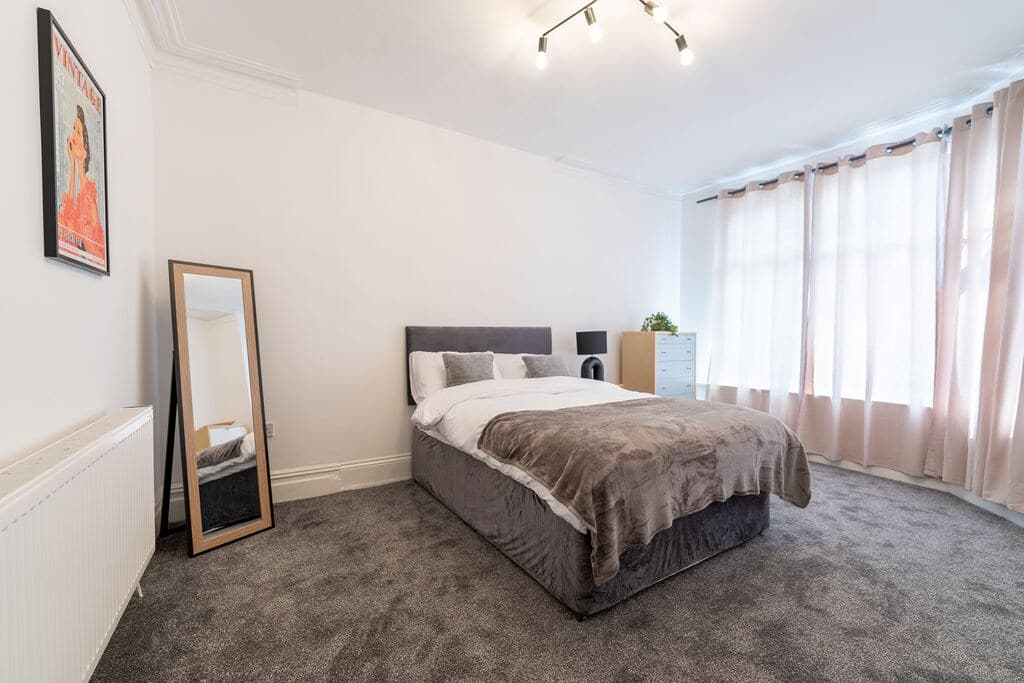 1 Bedroom Apartment