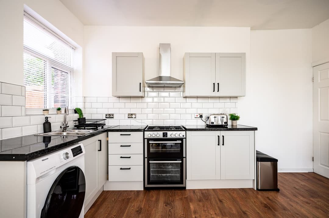 Stylish 4-Bed Home | Parking | Work & Leisure - View 6