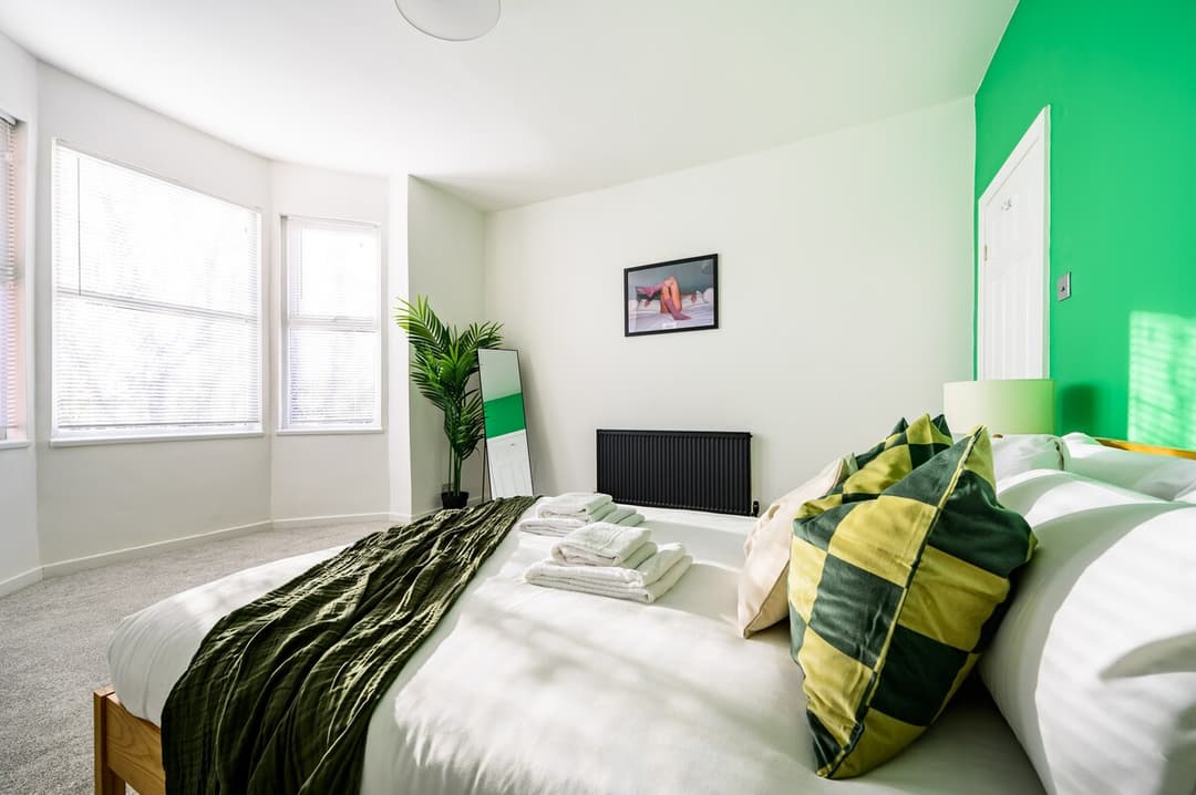 Stylish 4-Bed Home | Parking | Work & Leisure - View 12