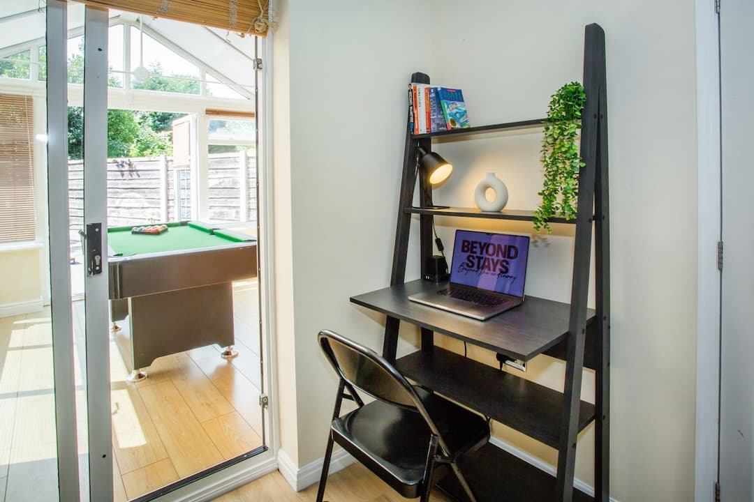 Comfy 3-Bed City Home • Parking • Near Deansgate - View 7