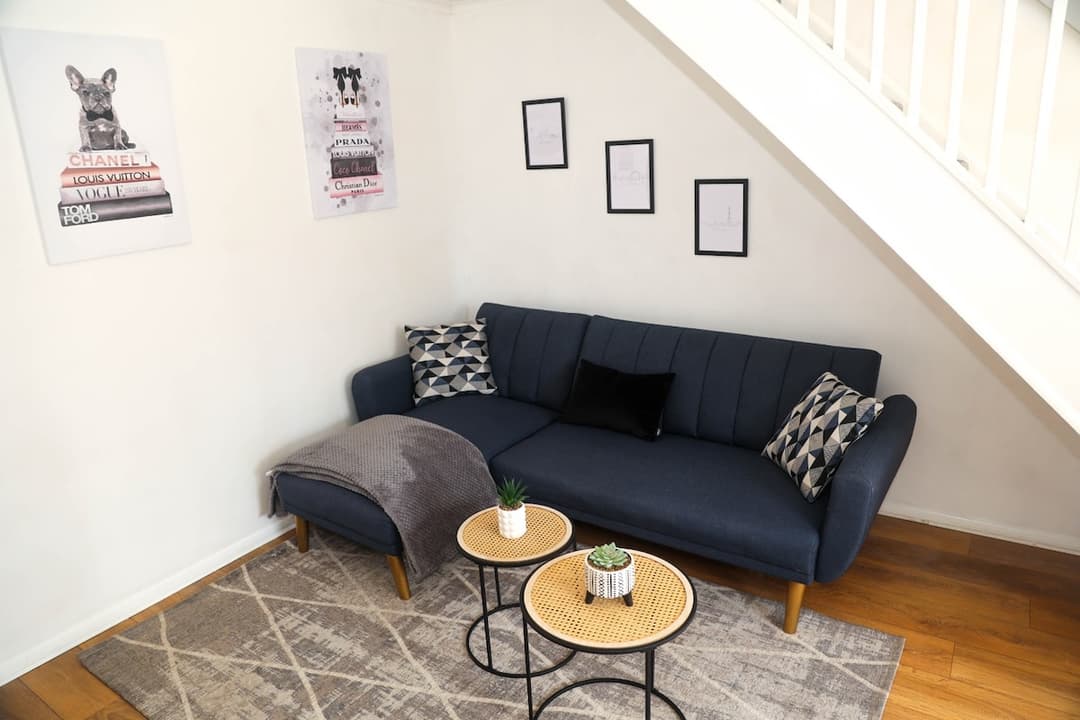 Lux Cozy & Spacious 2bed House - Fast Wi-fi + Parking - Perfect Long Term  - View 1