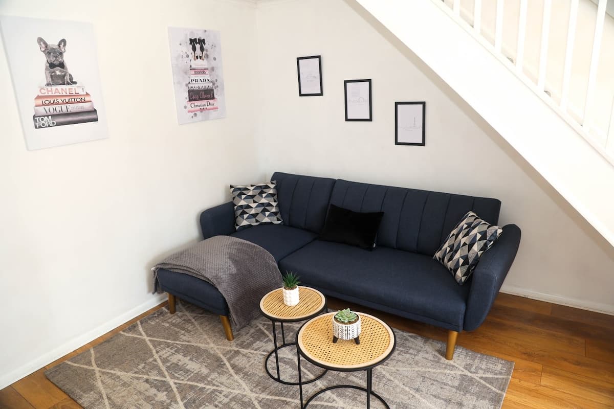 Lux Cozy & Spacious 2bed House - Fast Wi-fi + Parking - Perfect Long Term 