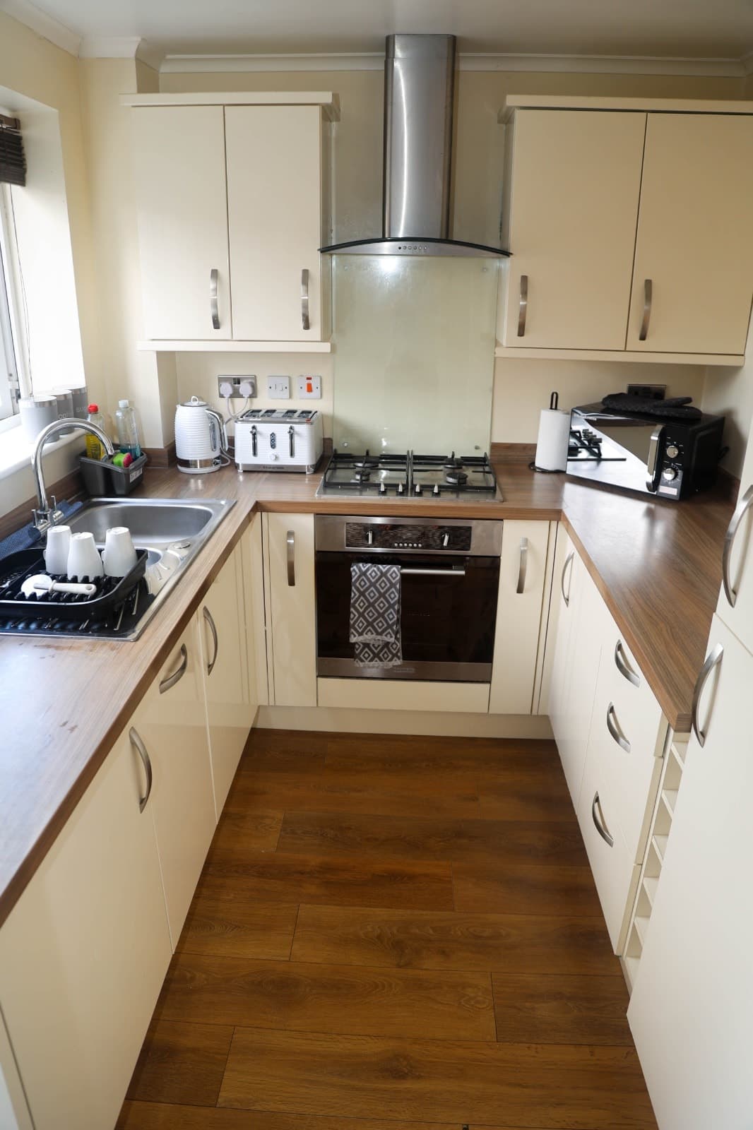 Lux Cozy & Spacious 2bed House - Fast Wi-fi + Parking - Perfect Long Term  - View 11
