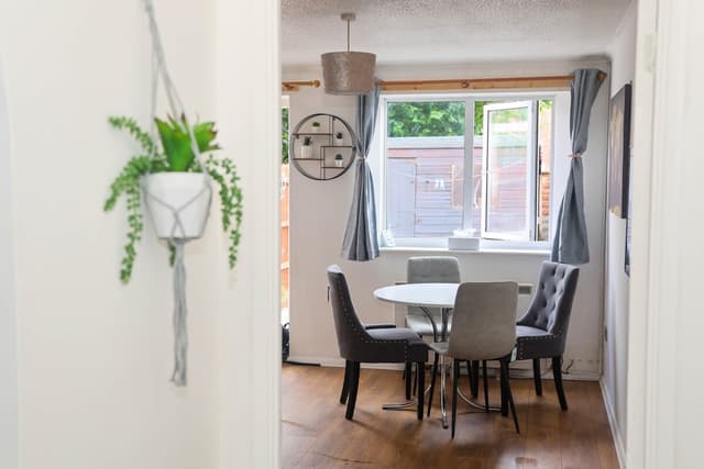 Lux Cozy & Spacious 2bed House - Fast Wi-fi + Parking - Perfect Long Term  - View 1