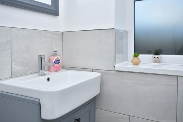 Entire 2 Bedroom Modern Home In Cheshire East - View 3