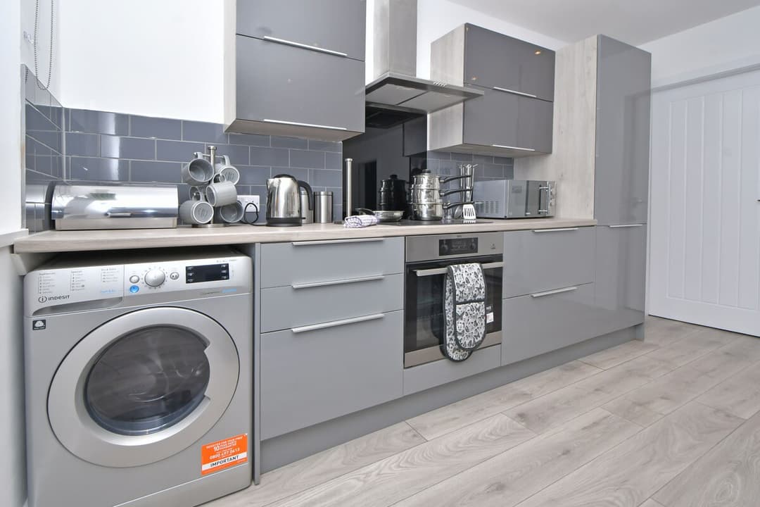 Entire 2 Bedroom Modern Home In Cheshire East - View 6