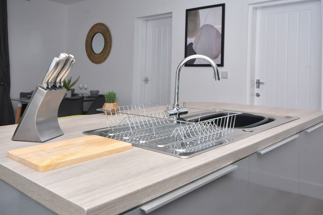 Entire 2 Bedroom Modern Home In Cheshire East - View 8